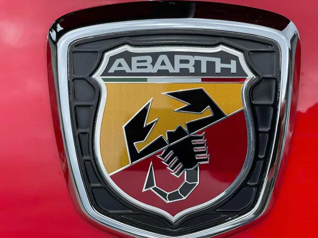Abarth 695 Tributo Ferrari Edition 10/2010-photo-5