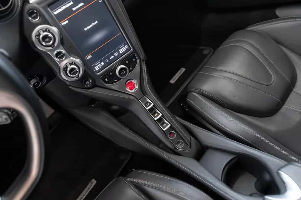 McLaren 720S Coupe - Luxury, Memphis Red, B&W 01/2018-photo-13