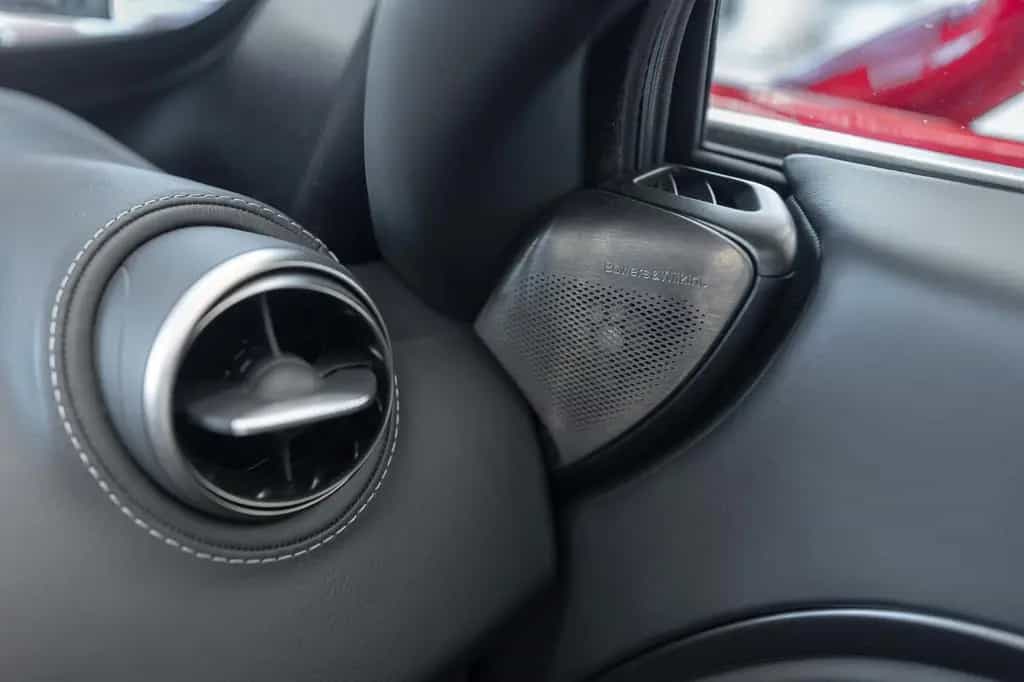 McLaren 720S Coupe - Luxury, Memphis Red, B&W 01/2018-photo-14