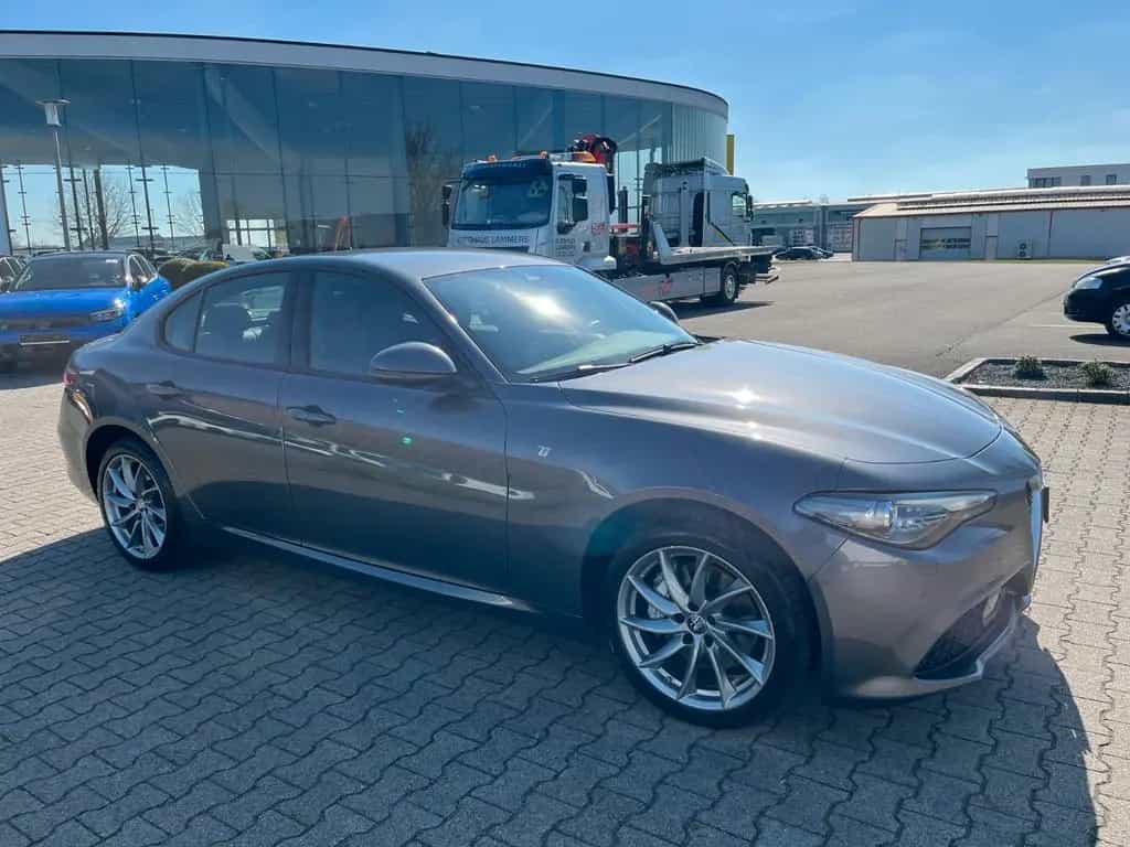 Alfa Romeo Giulia Ti Q4 01/2024-photo-2
