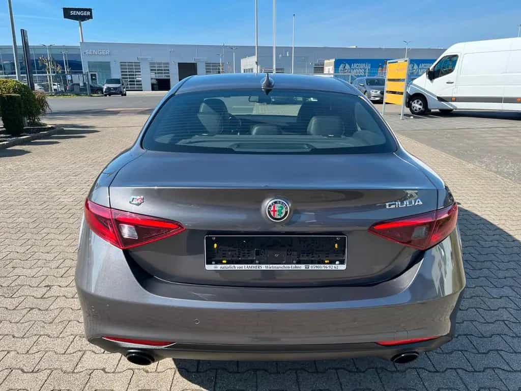 Alfa Romeo Giulia Ti Q4 01/2024-photo-4