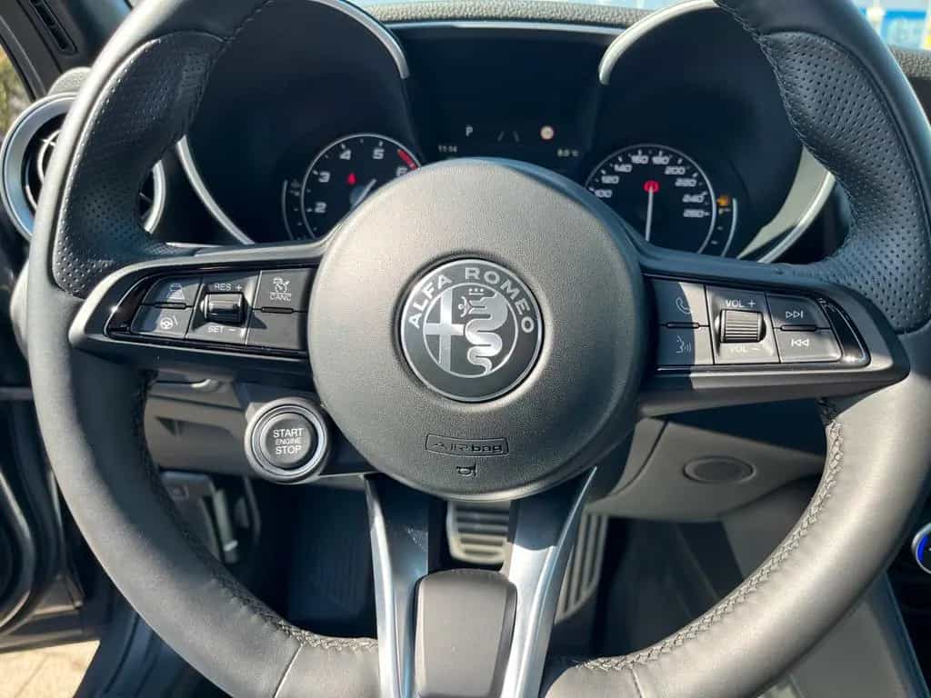 Alfa Romeo Giulia Ti Q4 01/2024-photo-7