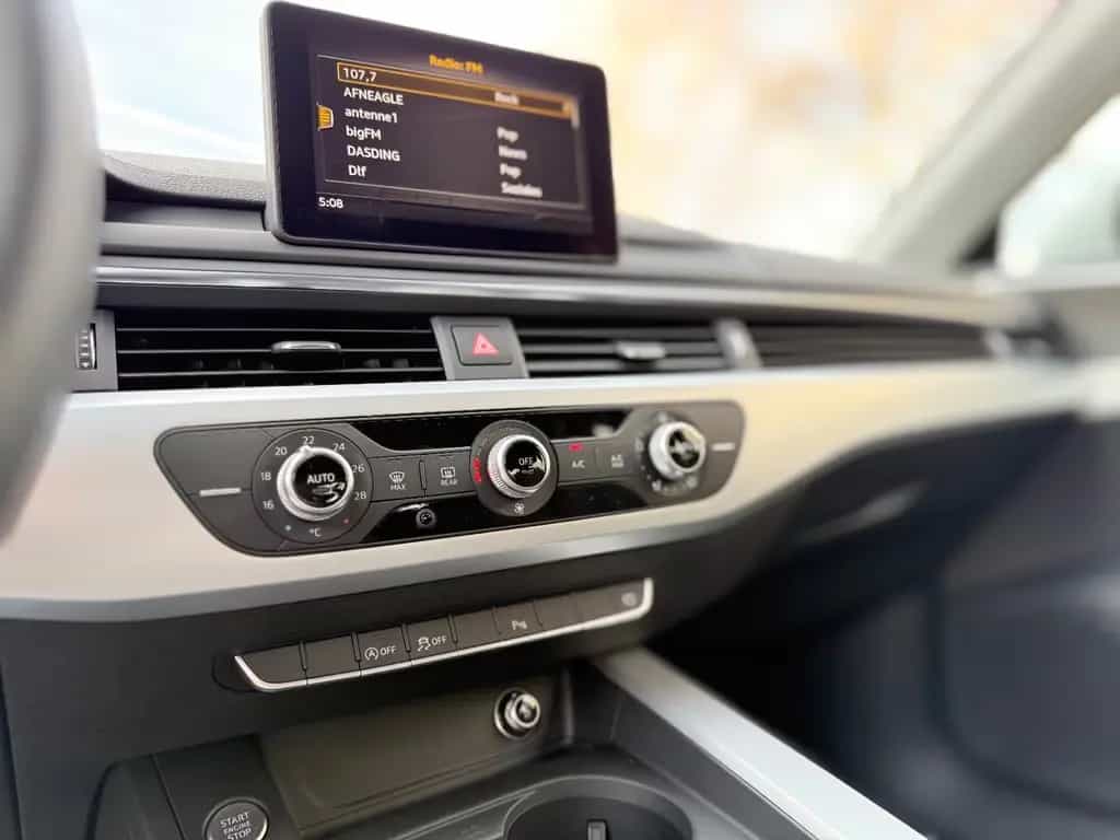 Audi A4 Lim.AUTOMATI/PDC/KAMERA/TEMPOMA/I HAND 11/2017-photo-11