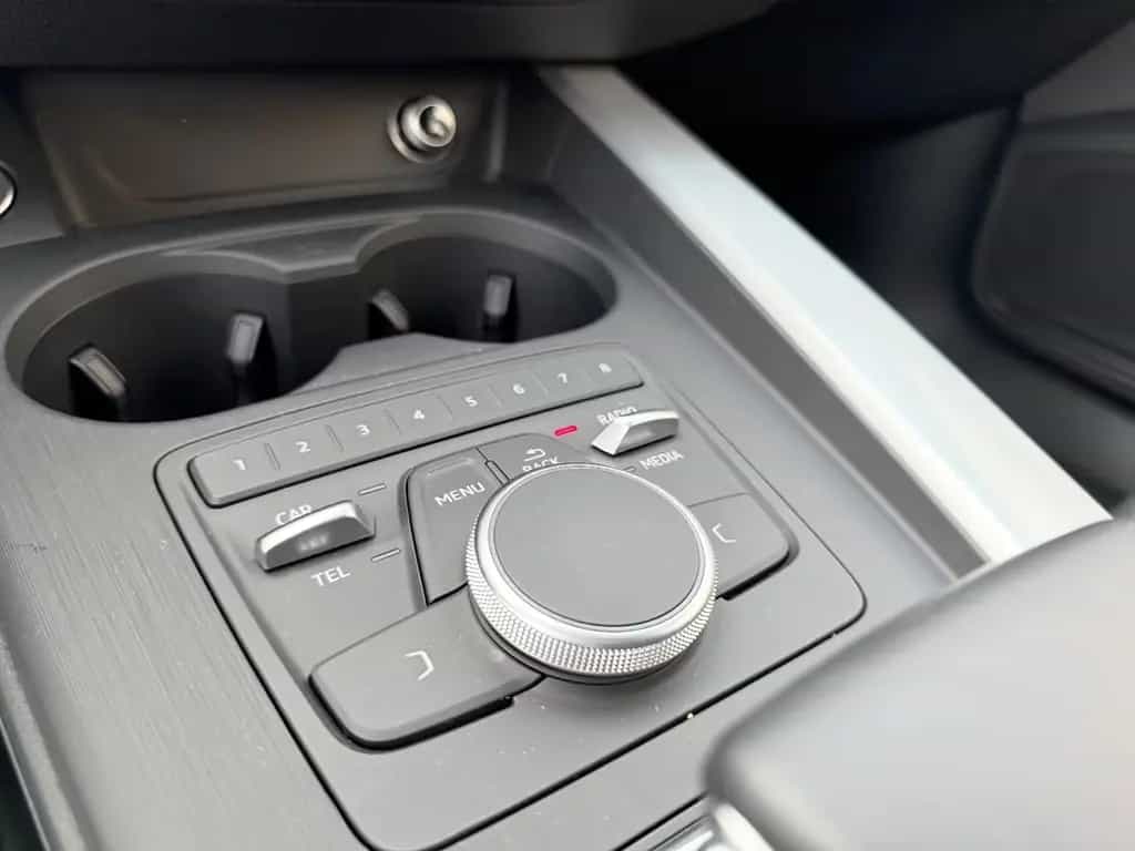 Audi A4 Lim.AUTOMATI/PDC/KAMERA/TEMPOMA/I HAND 11/2017-photo-12