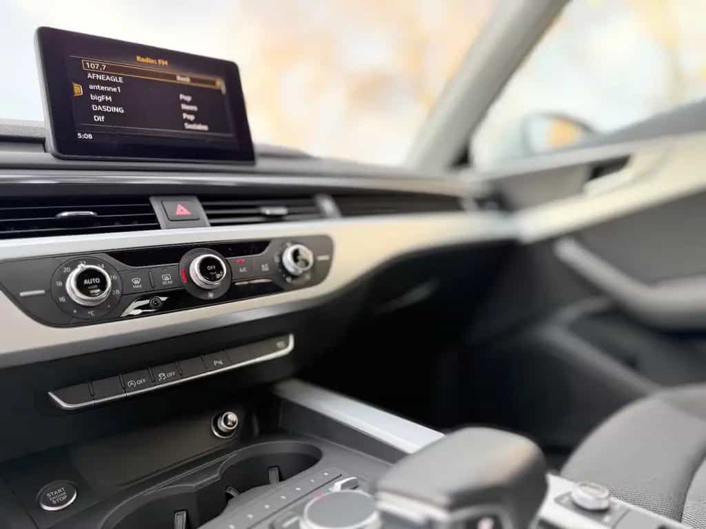 Audi A4 Lim.AUTOMATI/PDC/KAMERA/TEMPOMA/I HAND 11/2017-photo-15