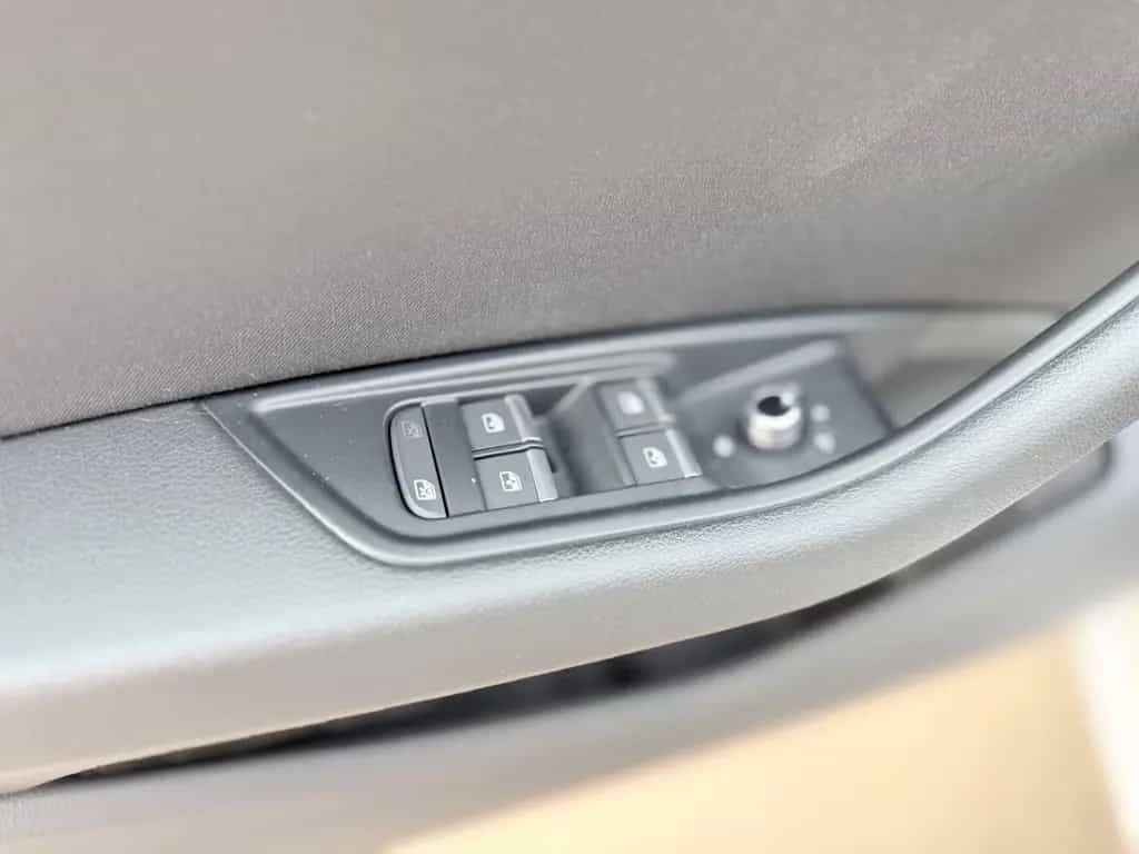 Audi A4 Lim.AUTOMATI/PDC/KAMERA/TEMPOMA/I HAND 11/2017-photo-17
