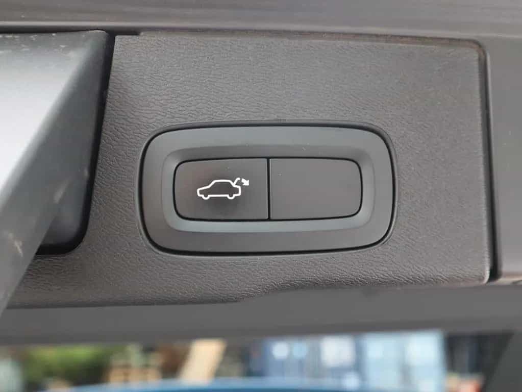 Volvo XC60 D4 R Design FWD 07/2020-photo-11