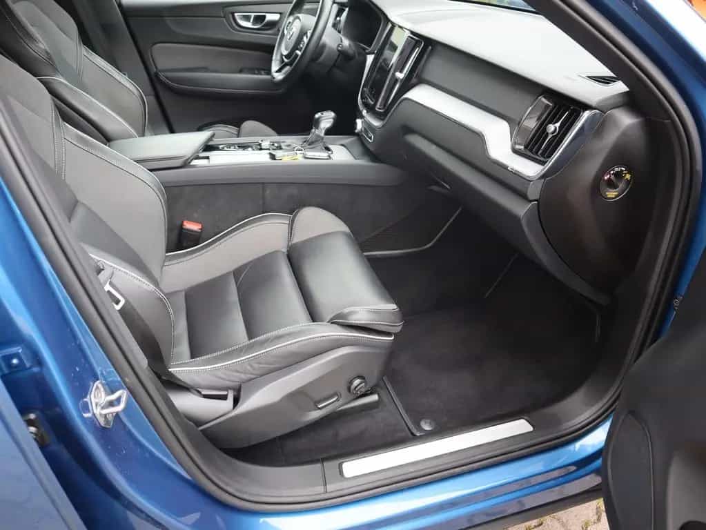 Volvo XC60 D4 R Design FWD 07/2020-photo-13