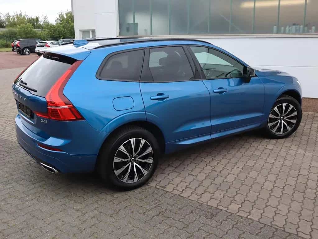 Volvo XC60 D4 R Design FWD 07/2020-photo-17