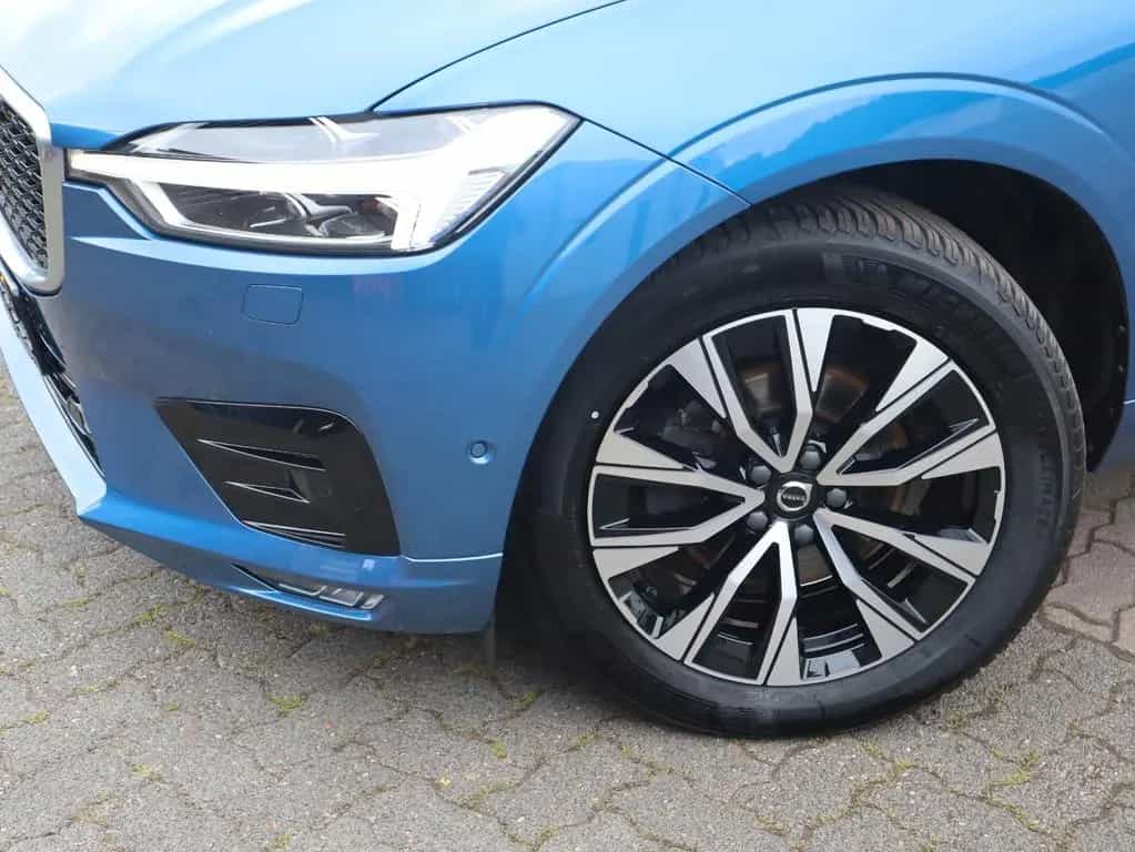 Volvo XC60 D4 R Design FWD 07/2020-photo-3