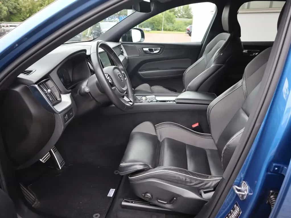 Volvo XC60 D4 R Design FWD 07/2020-photo-4