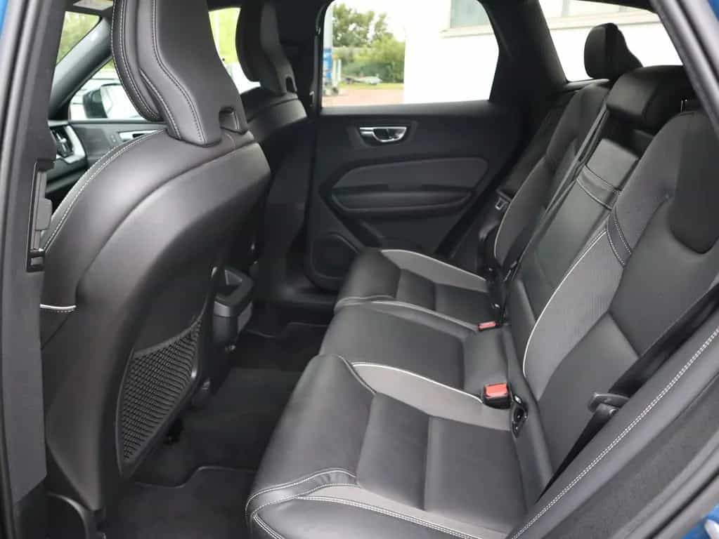 Volvo XC60 D4 R Design FWD 07/2020-photo-6