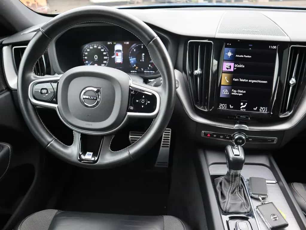 Volvo XC60 D4 R Design FWD 07/2020-photo-8