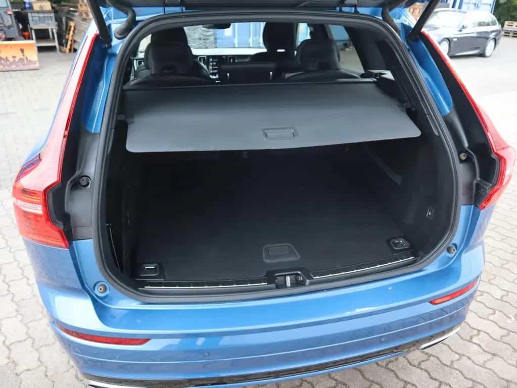 Volvo XC60 D4 R Design FWD 07/2020-photo-9