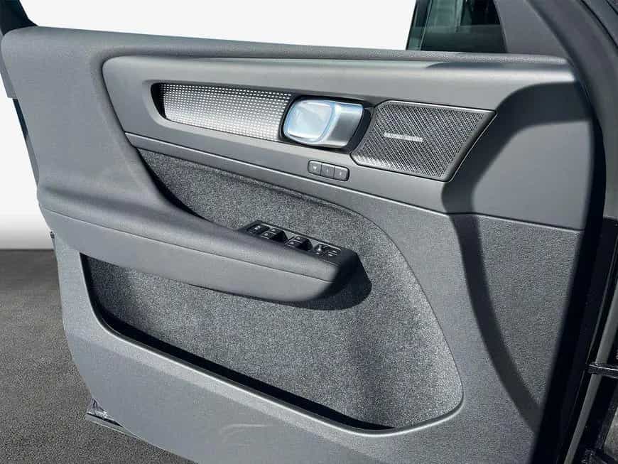 Volvo XC40 B4 B DKG Plus Dark 10/2024-photo-19