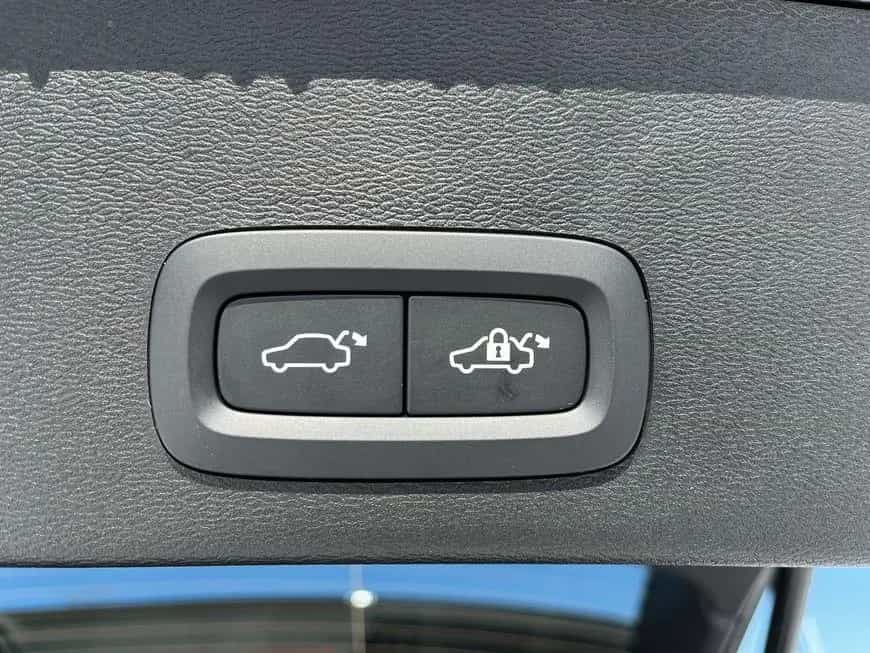 Volvo XC40 B4 B DKG Plus Dark 10/2024-photo-24