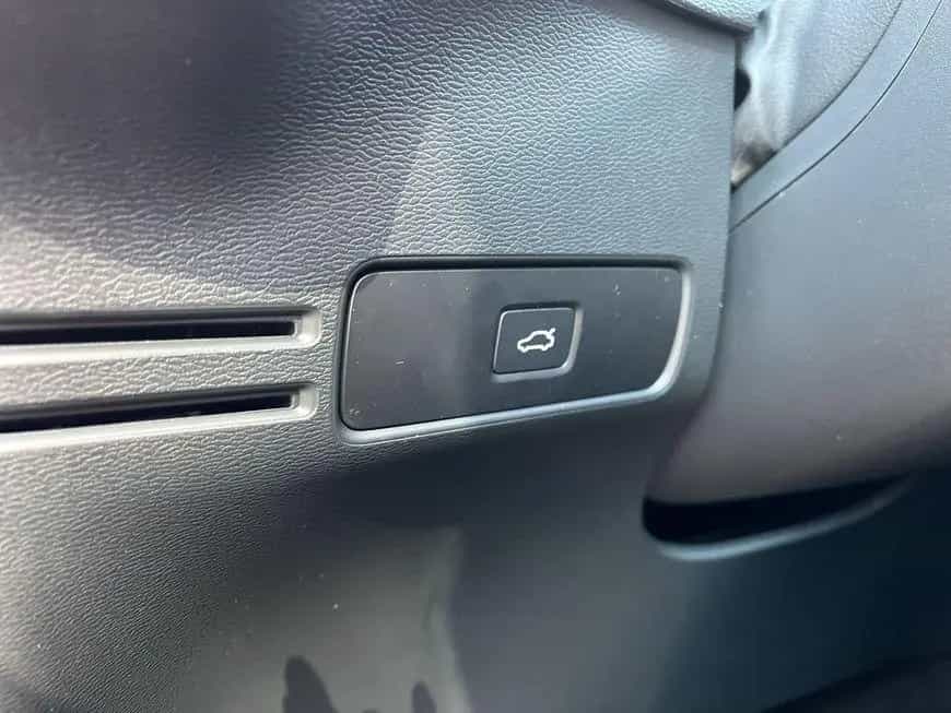 Volvo XC40 B4 B DKG Plus Dark 10/2024-photo-27