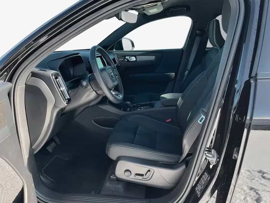 Volvo XC40 B4 B DKG Plus Dark 10/2024-photo-9