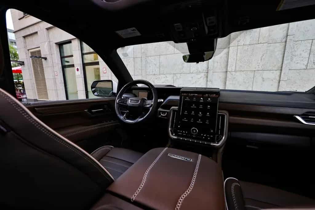 GMC Yukon Denali Ultimate 6.2 | MY2025 null-photo-10