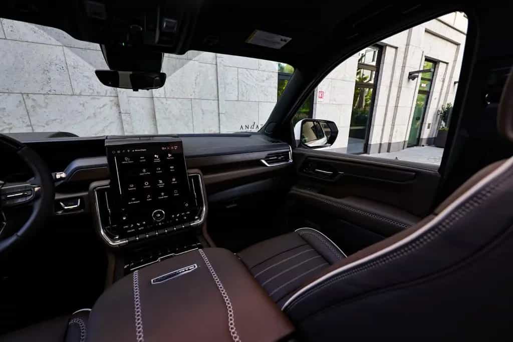 GMC Yukon Denali Ultimate 6.2 | MY2025 null-photo-11