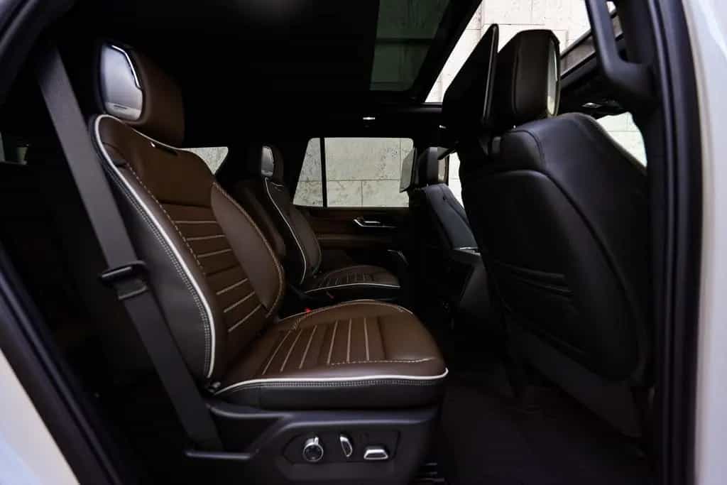 GMC Yukon Denali Ultimate 6.2 | MY2025 null-photo-12