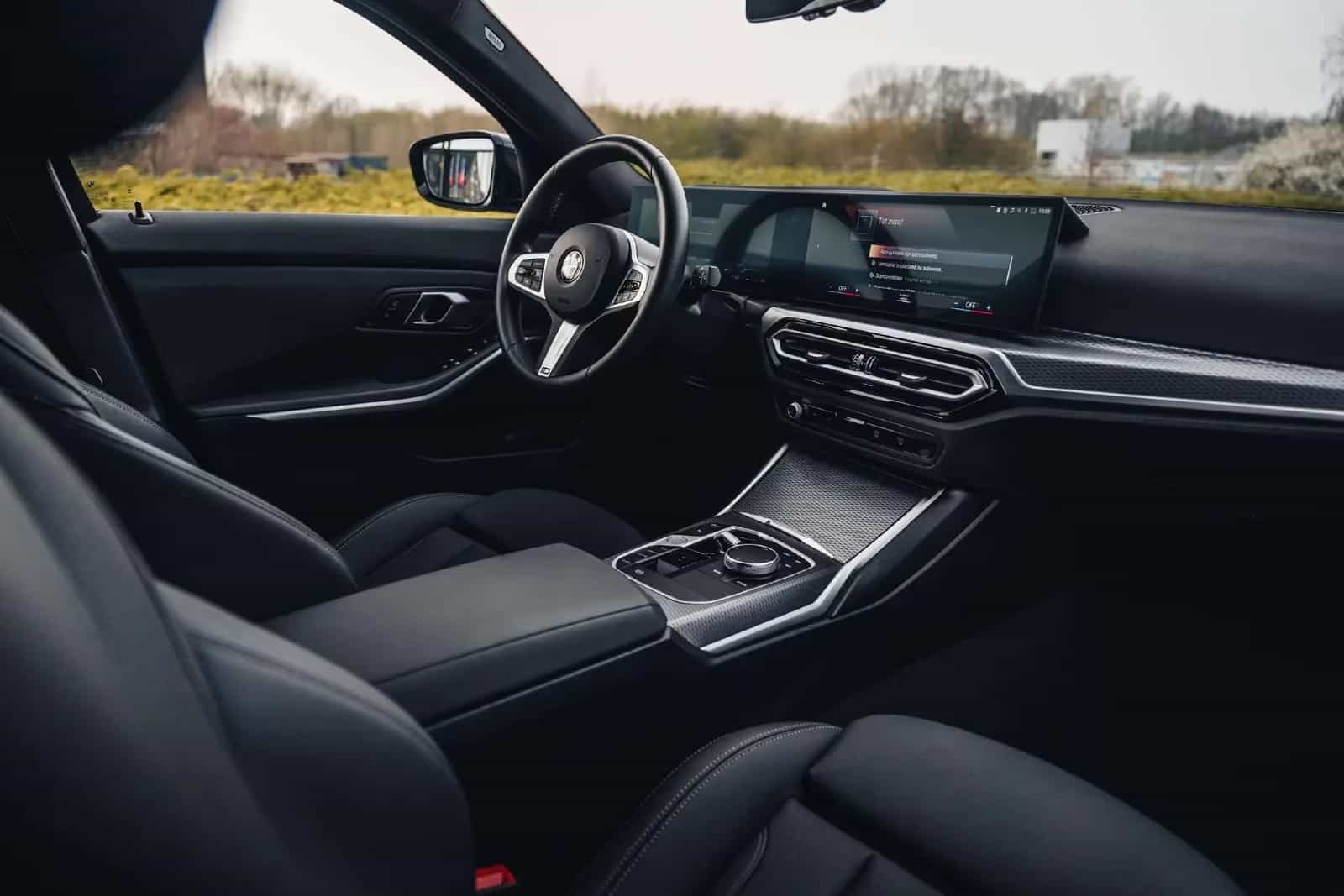 BMW 3 Series 03/2024-photo-25