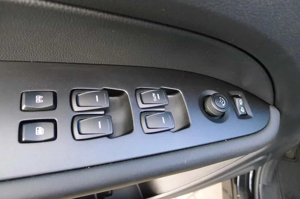KGM Musso 2,2 D AWD AT LUX/Leder/LED 06/2025-photo-12