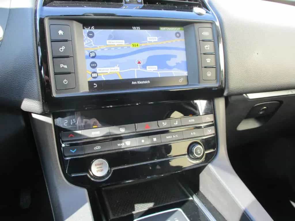 Jaguar F-Pace 3.0D AWD + AHK + Navi + TOP 01/2017-photo-15