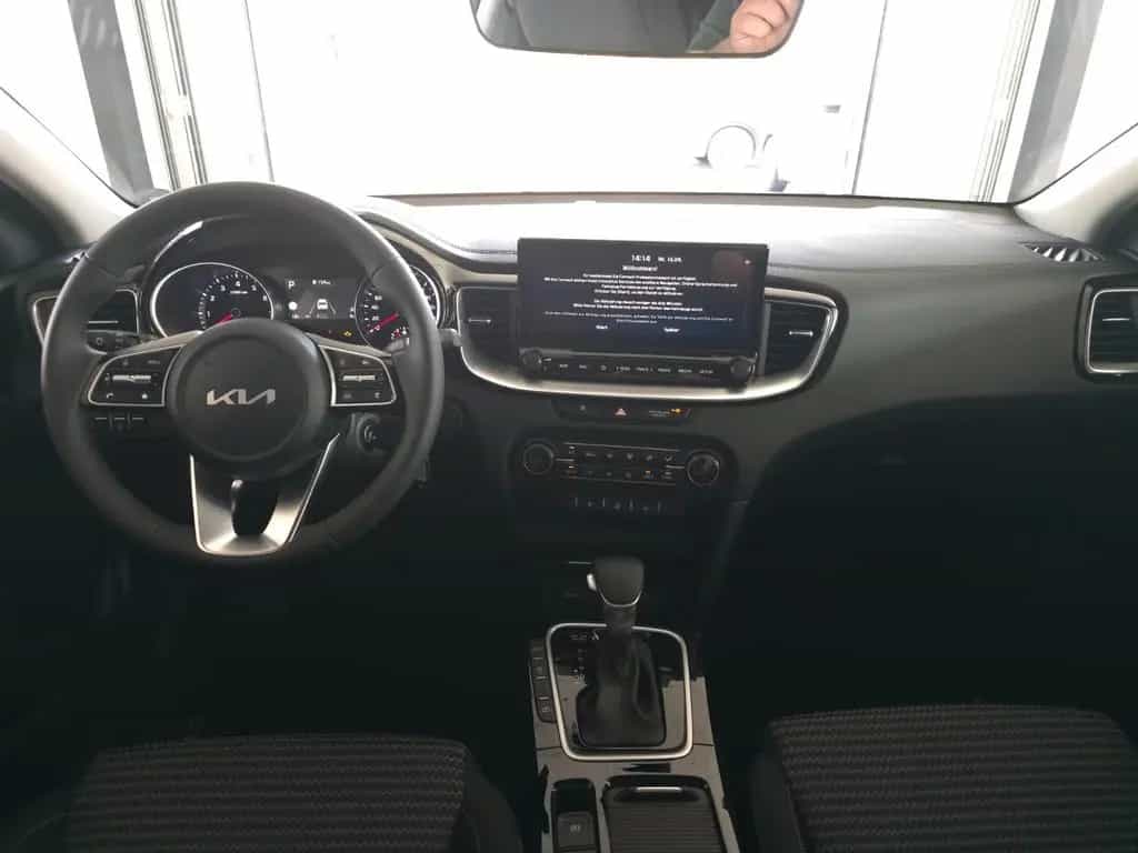 Kia CEED_5 1.5T 140 DCT7 VIS KOMF+ NAVI 10/2025-photo-12