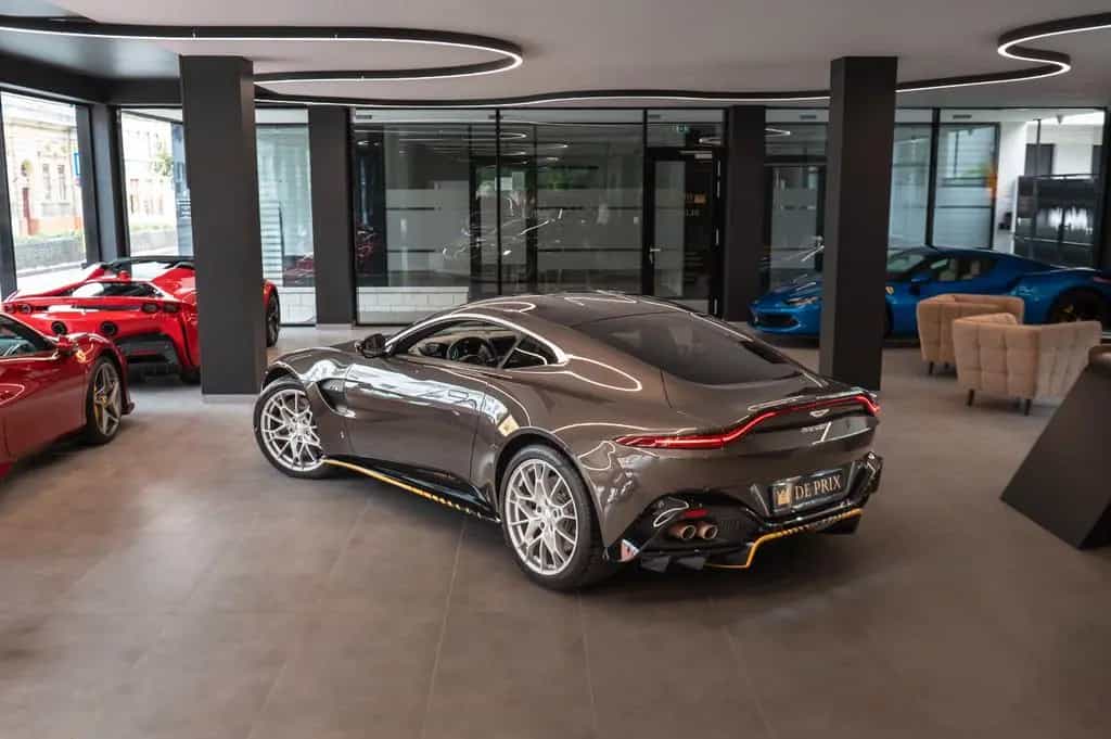 Aston Martin V8 Vantage 007 Edition   James Bond 12/2021-photo-1