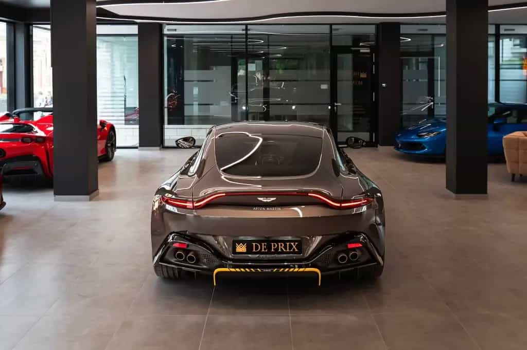 Aston Martin V8 Vantage 007 Edition   James Bond 12/2021-photo-2
