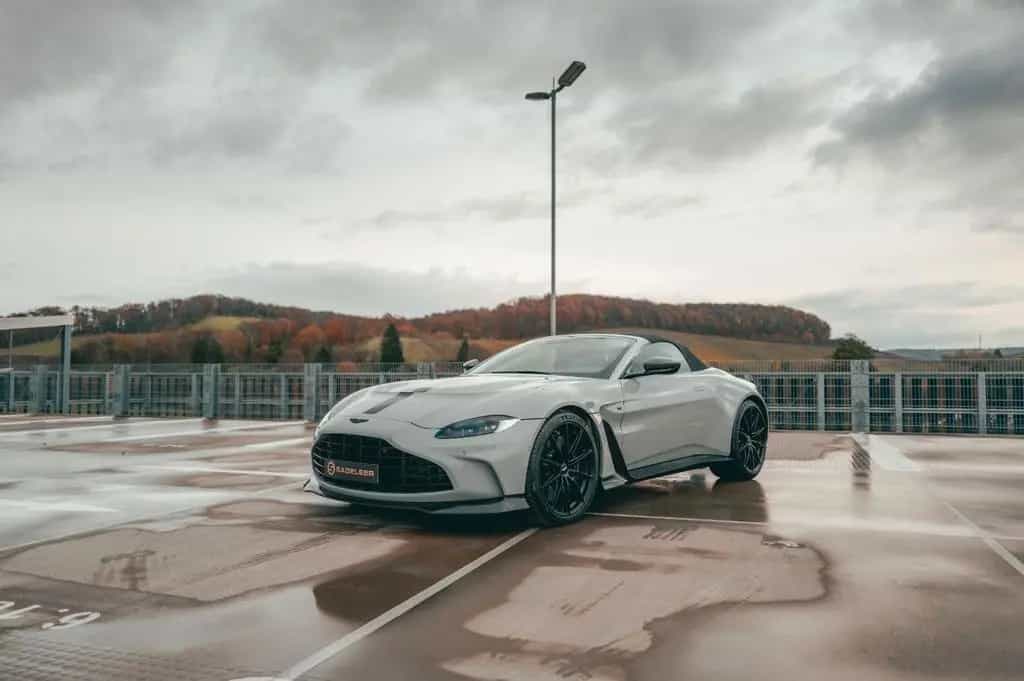 Aston Martin V12 Vantage Roadster - 1-of-249, Apex Gray 08/2024-photo-1