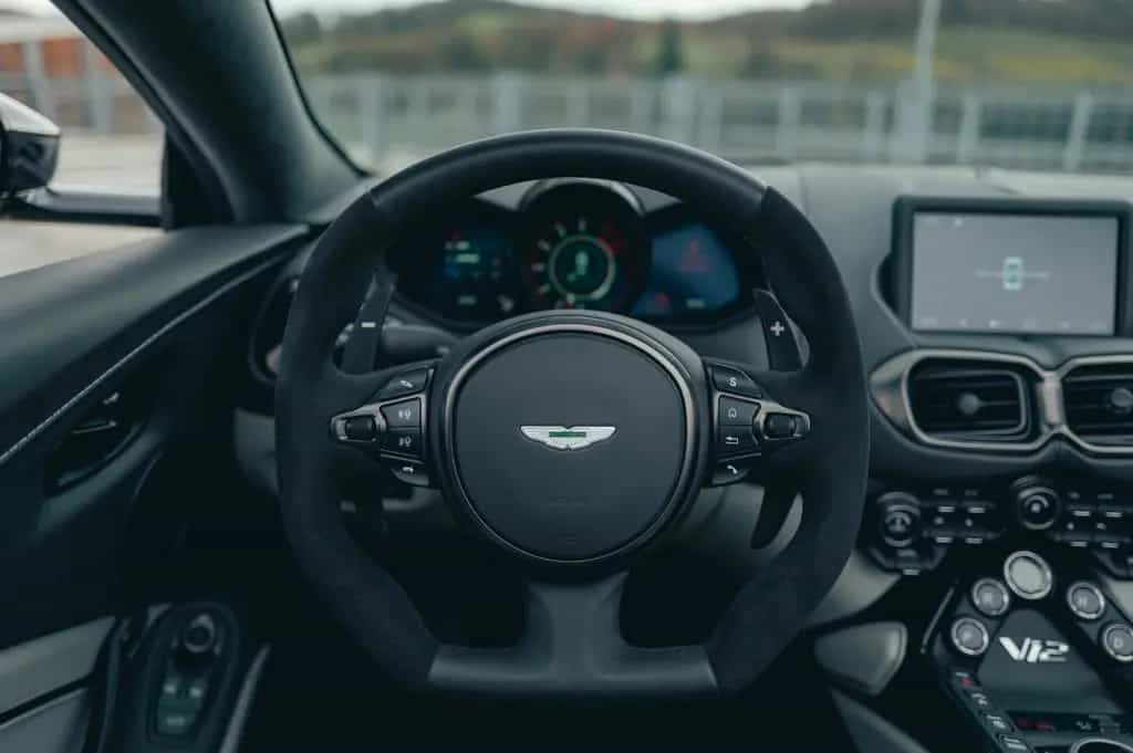 Aston Martin V12 Vantage Roadster - 1-of-249, Apex Gray 08/2024-photo-19