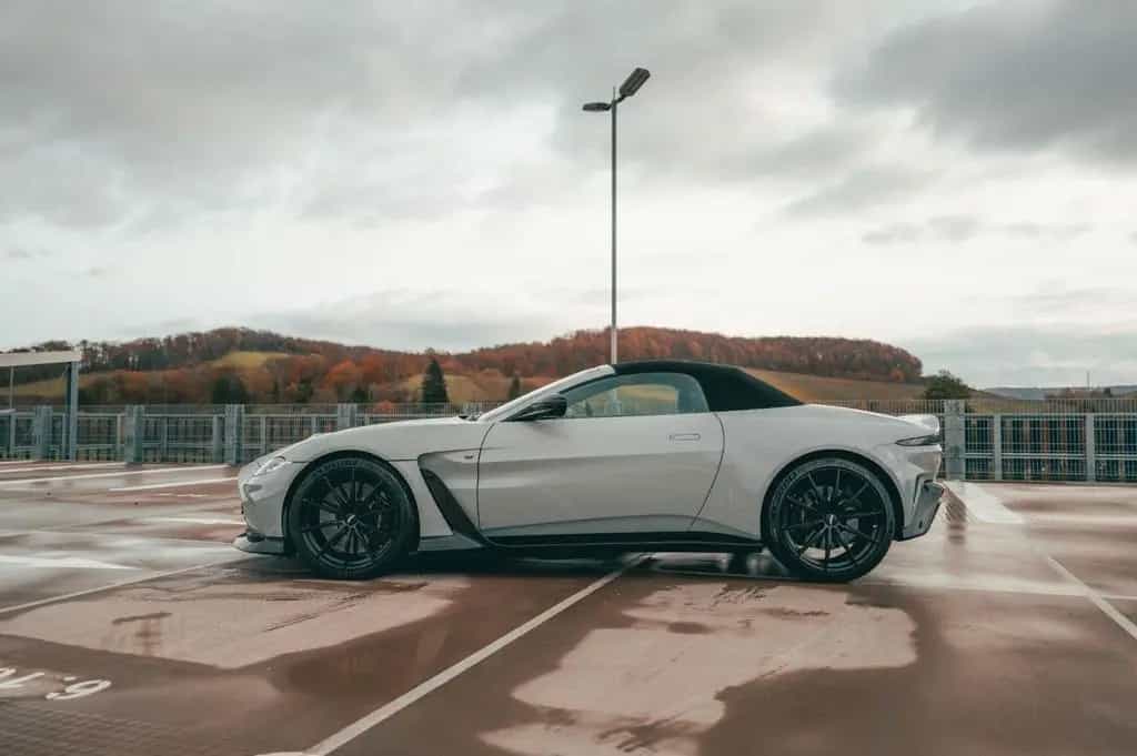 Aston Martin V12 Vantage Roadster - 1-of-249, Apex Gray 08/2024-photo-3