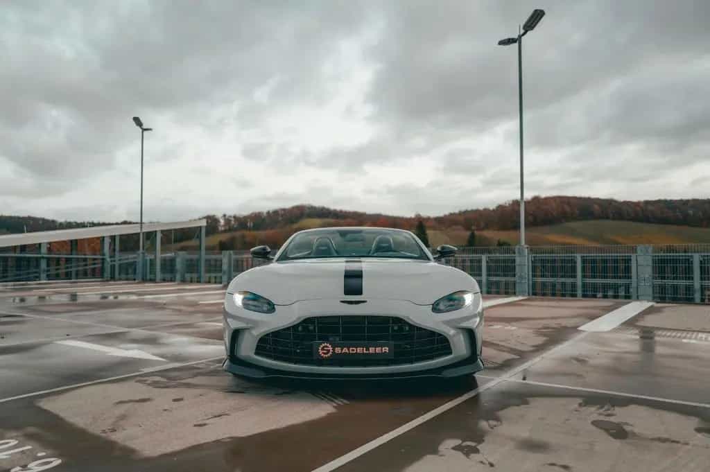 Aston Martin V12 Vantage Roadster - 1-of-249, Apex Gray 08/2024-photo-6