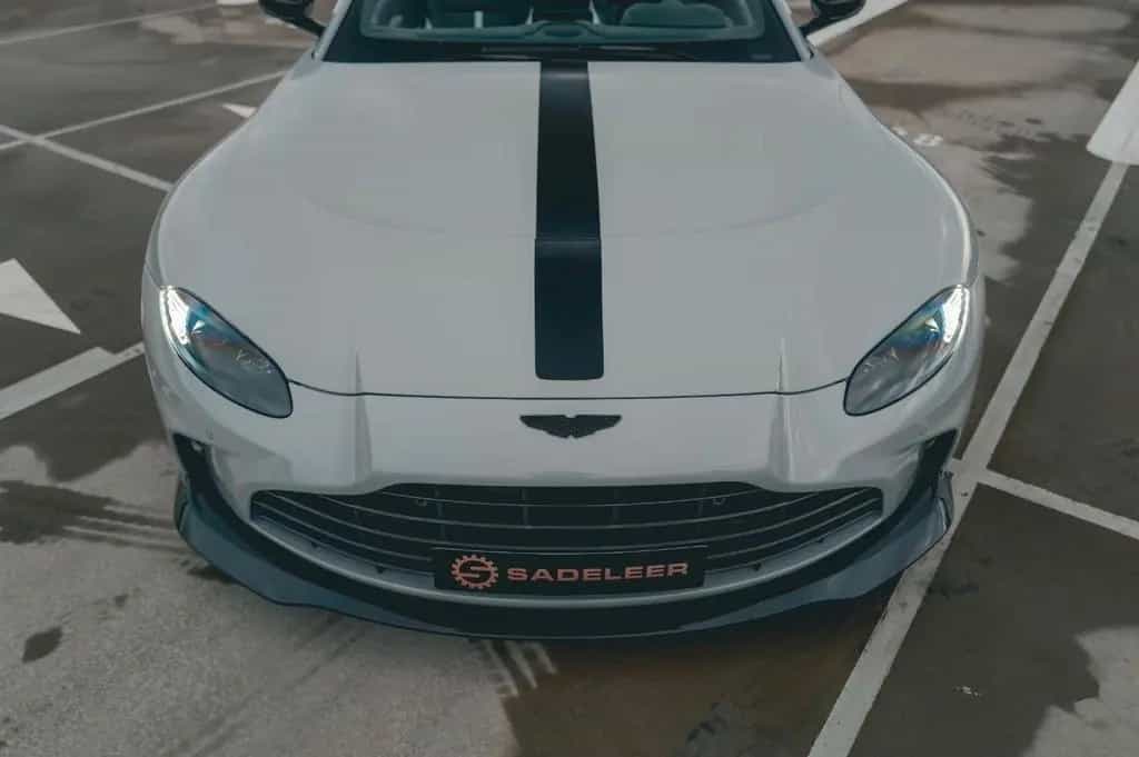 Aston Martin V12 Vantage Roadster - 1-of-249, Apex Gray 08/2024-photo-7