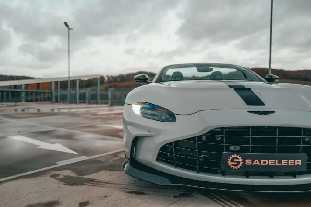 Aston Martin V12 Vantage Roadster - 1-of-249, Apex Gray 08/2024-photo-8