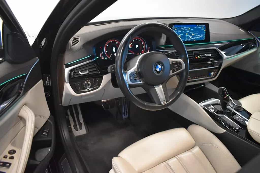 BMW 5 Series 540 i Lim. M Sport *LED *HUD *S-DACH *SONDERLACK 09/2017-photo-12