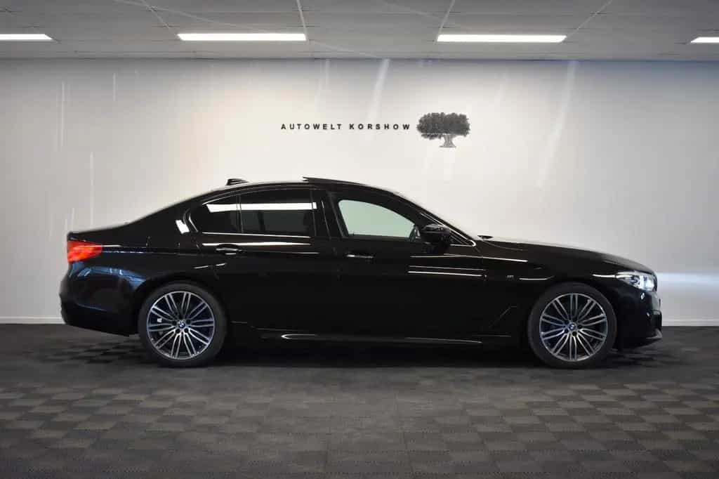 BMW 5 Series 540 i Lim. M Sport *LED *HUD *S-DACH *SONDERLACK 09/2017-photo-3