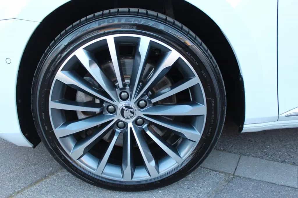Skoda Superb Combi L&K 4x4 STHZ Pano AHK 19"Vollaussta 03/2023-photo-17