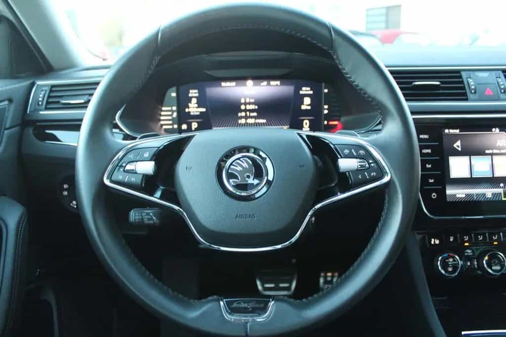Skoda Superb Combi L&K 4x4 STHZ Pano AHK 19"Vollaussta 03/2023-photo-26