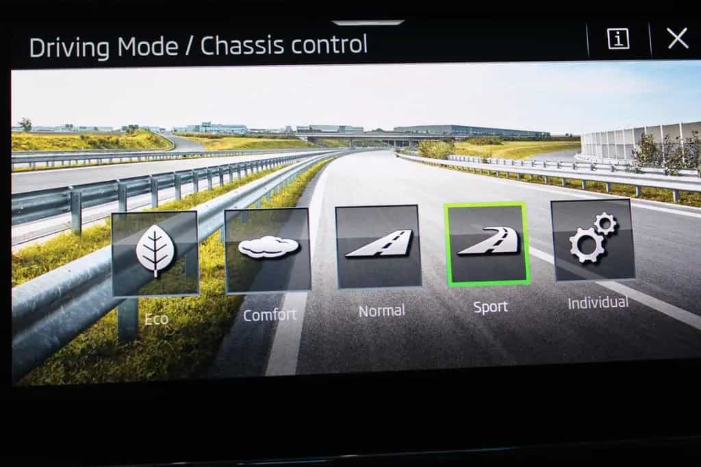 Skoda Superb Combi L&K 4x4 STHZ Pano AHK 19"Vollaussta 03/2023-photo-35