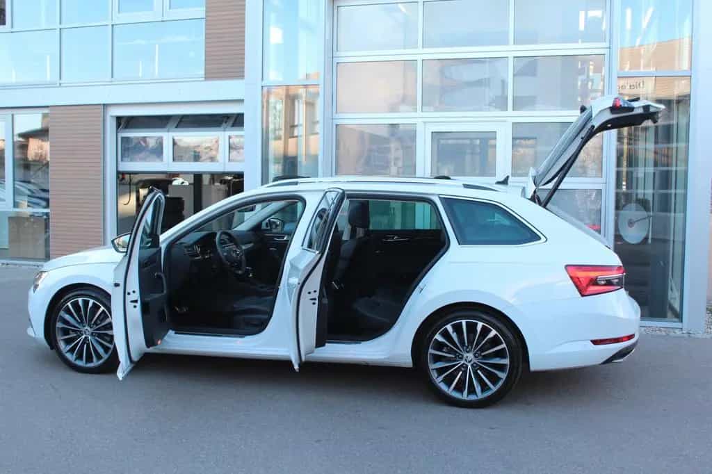 Skoda Superb Combi L&K 4x4 STHZ Pano AHK 19"Vollaussta 03/2023-photo-9
