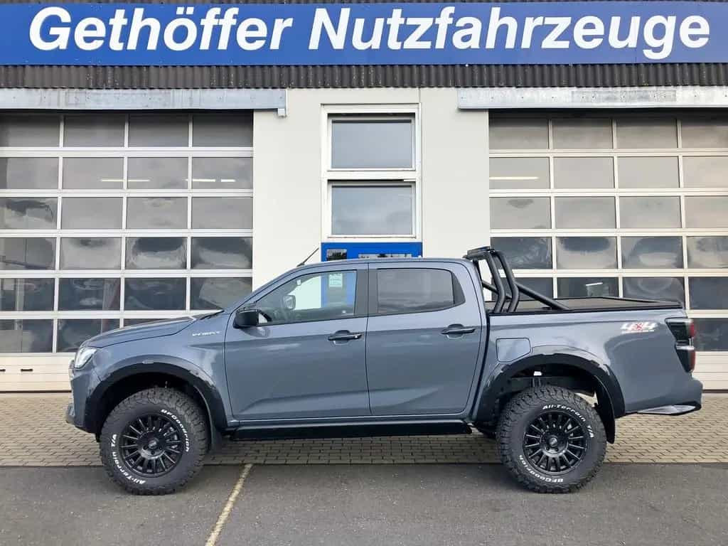 Isuzu D-Max Double Cab V-Cross AT + hohes Fahrwerk + 08/2023-photo-0