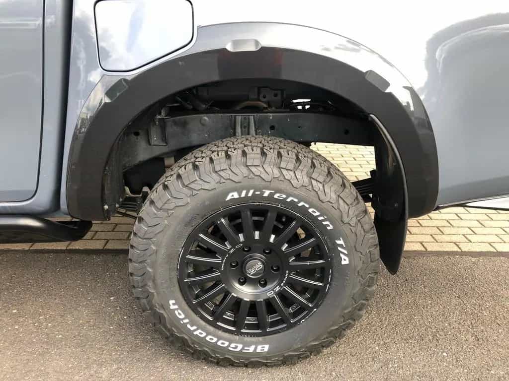 Isuzu D-Max Double Cab V-Cross AT + hohes Fahrwerk + 08/2023-photo-1
