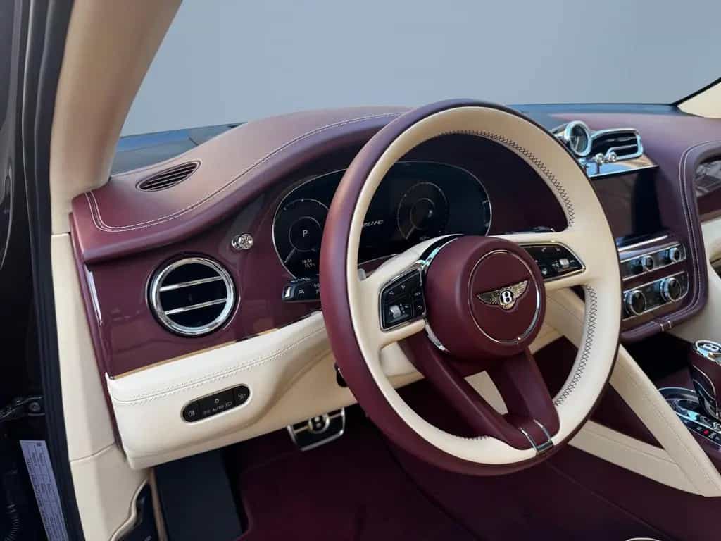 Bentley Bentayga AZURE V8 - MY25 - BENTLEY BERLIN - 05/2025-photo-10