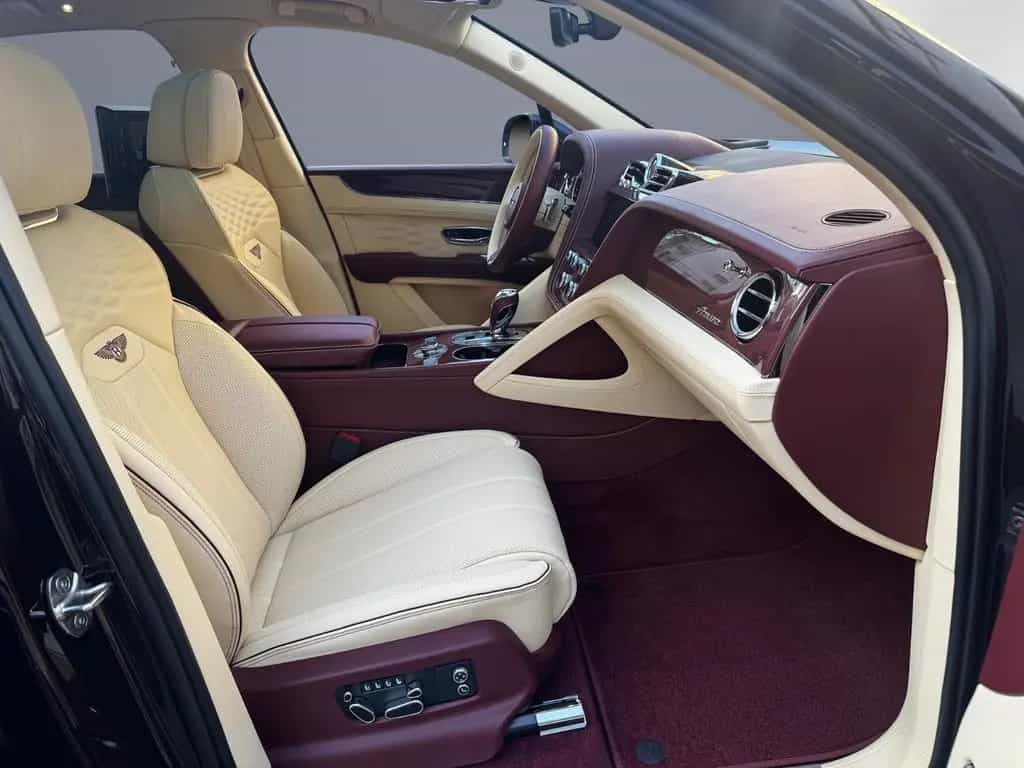 Bentley Bentayga AZURE V8 - MY25 - BENTLEY BERLIN - 05/2025-photo-16