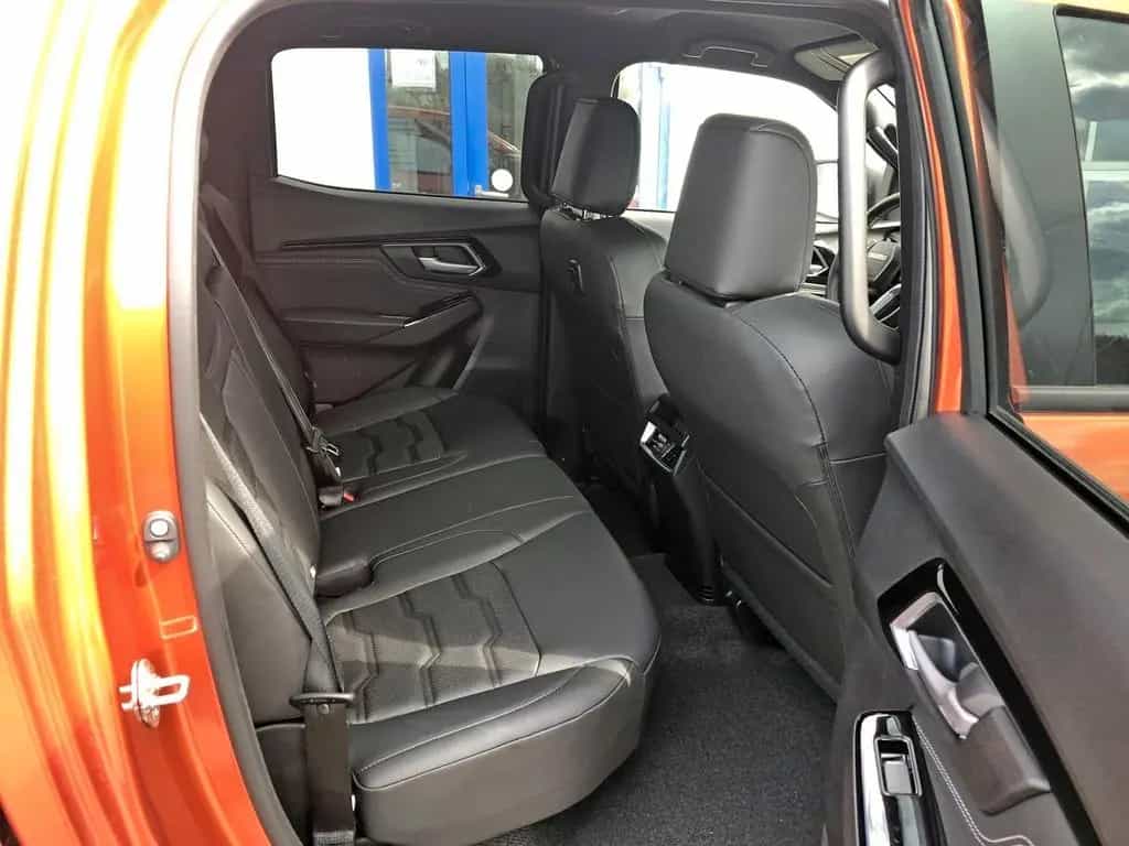 Isuzu D-Max Double Cab V-Cross AT + SOFORT + 06/2025-photo-12