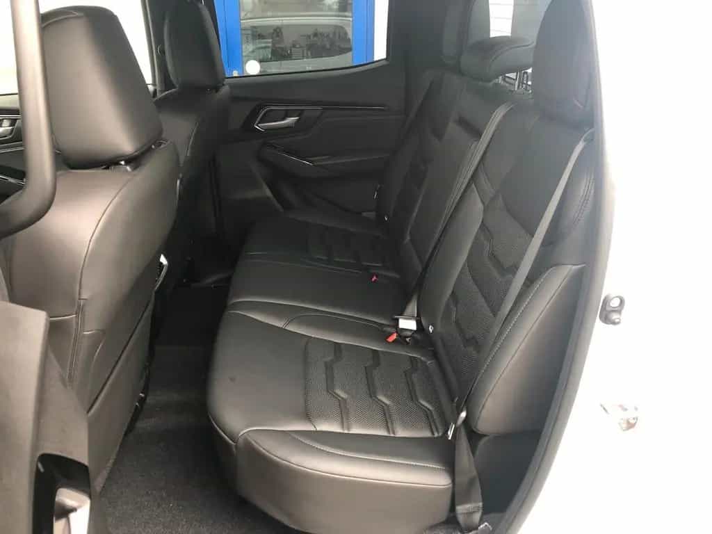 Isuzu D-Max Double Cab V-Cross AT +Sonderfarbe+ 06/2025-photo-12