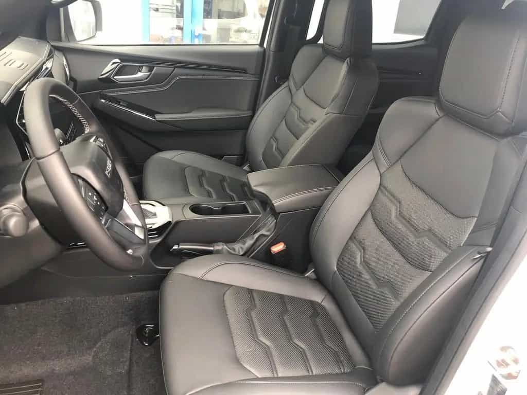Isuzu D-Max Double Cab V-Cross AT +Sonderfarbe+ 06/2025-photo-13